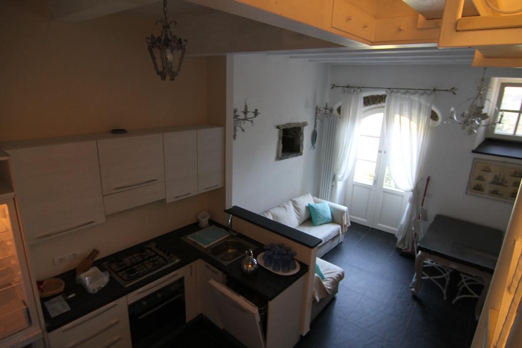 5 Lands Yellow Cottage Леванто Экстерьер фото